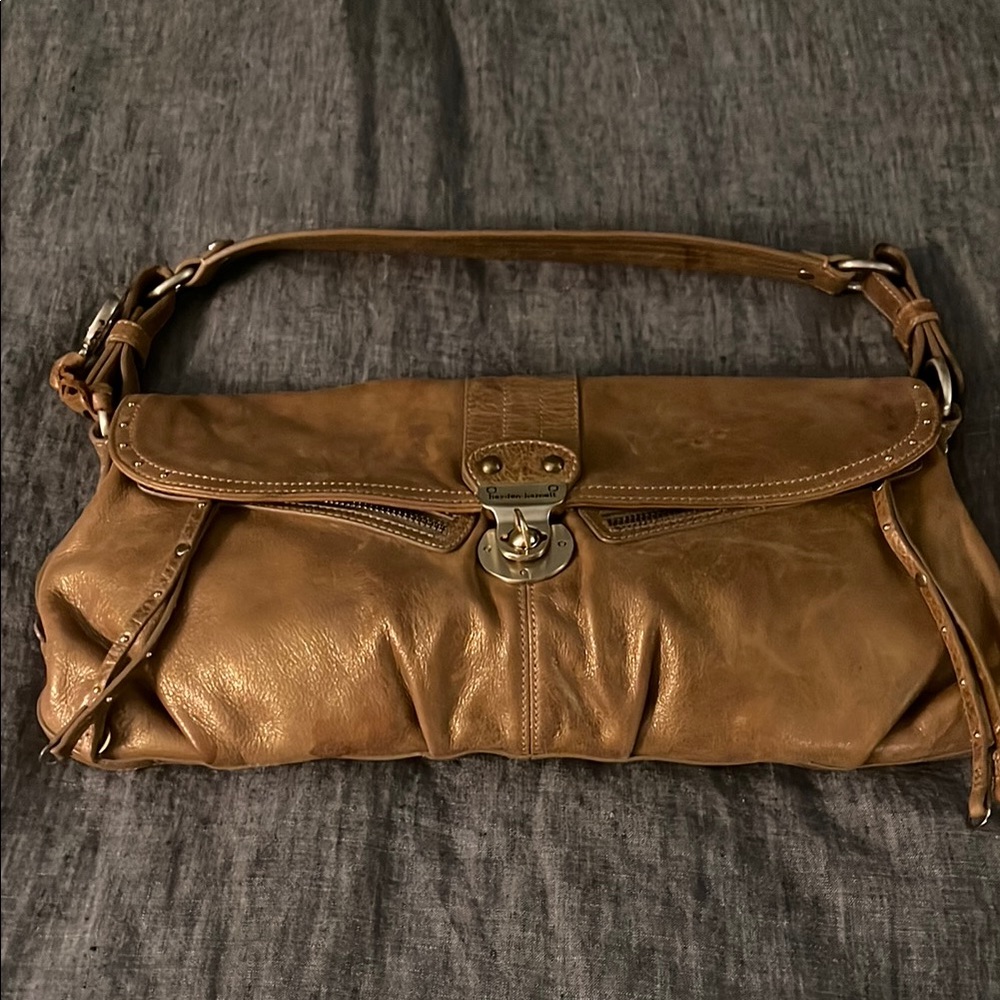 Brown Shoulder Bag with Soft Leather and Gold Clasp